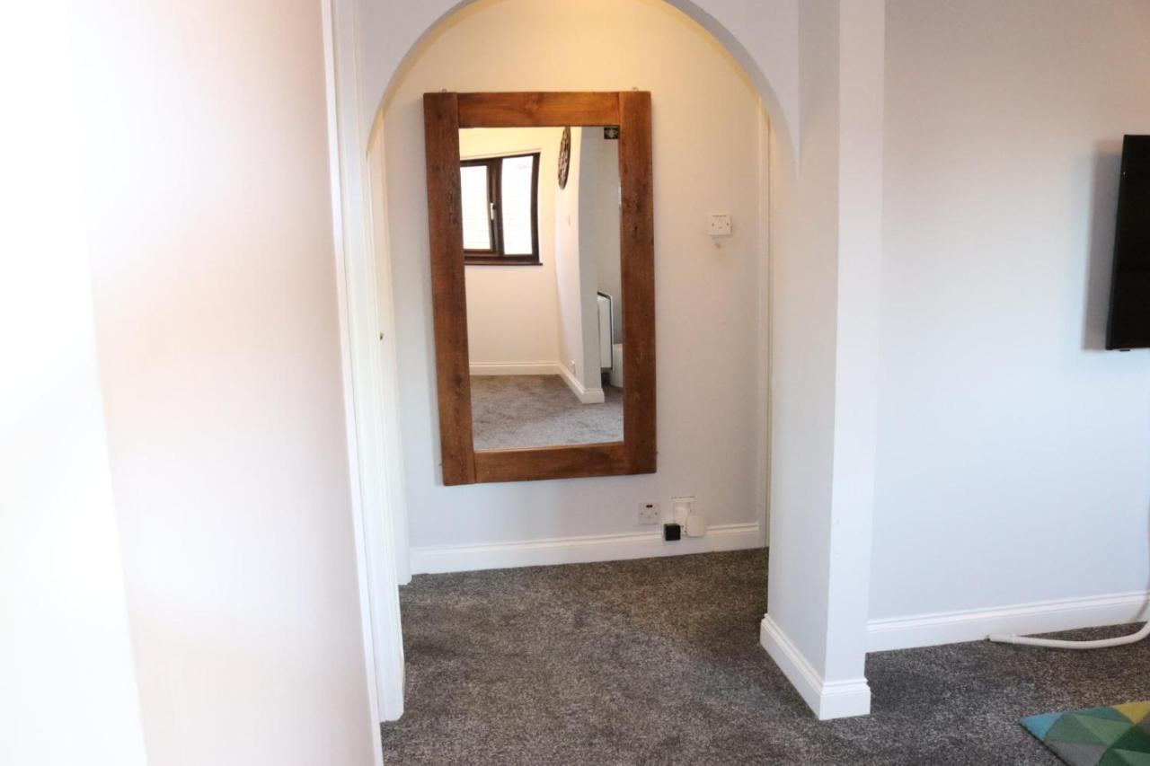 Garland Modern Apartment With Private Garden & Parking Dartford 5 Екстериор снимка