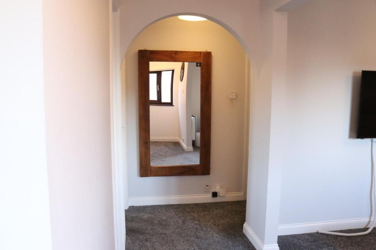 Garland Modern Apartment With Private Garden & Parking Dartford 5 Екстериор снимка