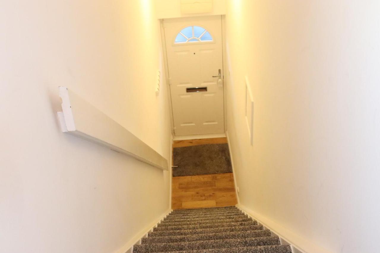 Garland Modern Apartment With Private Garden & Parking Dartford 5 Екстериор снимка